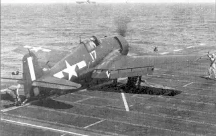 F6F5 стартует с авианосца San Jacinto CVL30 осень 1944 года Видна белая - фото 51