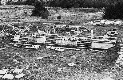 Рис 173 Алтарь цирка в Стабии Фотография 2005 года Рис 174 - фото 75
