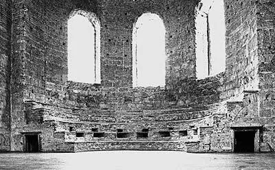 Рис 181 Цирк встроенный в алтарный выступ храма святой Ирины Фотография - фото 83