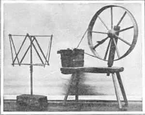 EIGHTEENTH CENTURY SPINNING WHEEL In the Ipswich Museum MODEL OF - фото 185