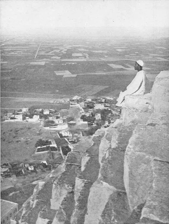 VIEW FROM THE SUMMIT OF THE GREAT PYRAMID OF CHEOPS Showing how these great - фото 51