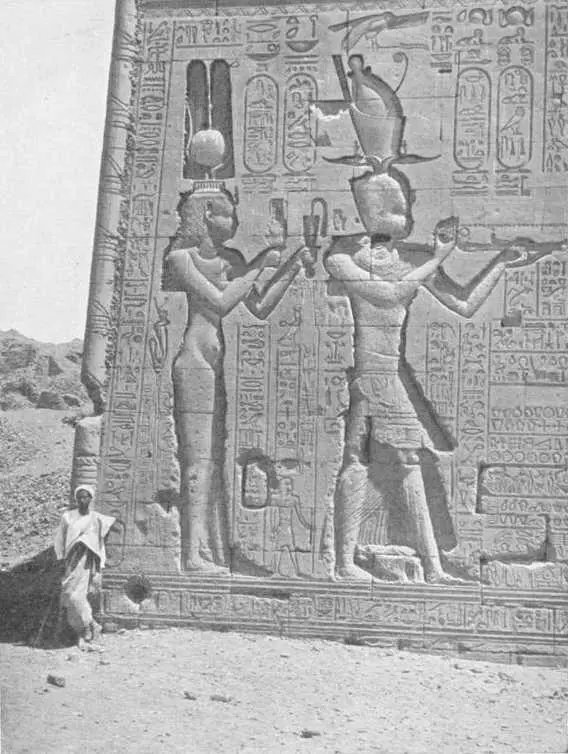 THE TEMPLE OF HATHOR AT DENDEREH Photo D McLeish Daily life in those - фото 52