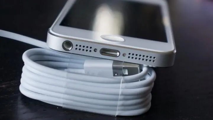 Вот так и получилось что девайсы Apple заряжаются через Lightning формально - фото 55