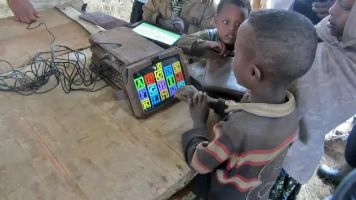 Вмешательство сотрудников One Laptop Per Child ограничилось одним жестом доброй - фото 17