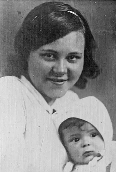 Лида Толстая с дочкой Машей 1940 Как брак так и развод были стремительными - фото 28