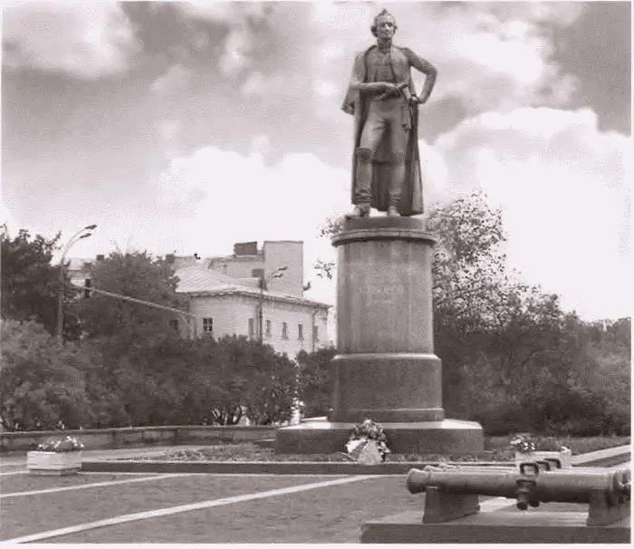 Памятник Суворову в Москве Скульптор О Комов 1982 г Прохождение - фото 82