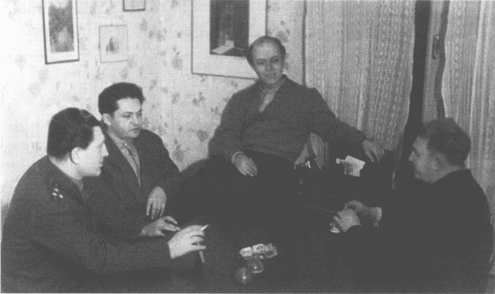П Горелик И Крамов Д Самойлов Б Слуцкий 1965 г Наум Коржавин 2003 г - фото 20