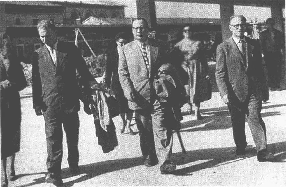 Б Слуцкий и Н Заболоцкий Триест 1957 г Анна Ахматова и Борис Пастернак - фото 22