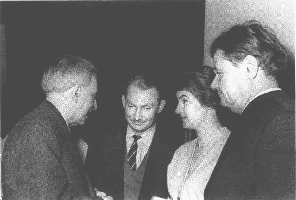 Илья Эренбург Татьяна Дашковская Борис Слуцкий Леонид Мартынов 1960е гг - фото 26