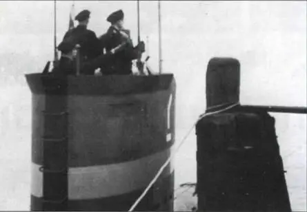 Лодка XXIIIй серии U4707 в гавани сразу же после церемонии ввода в строй 20 - фото 157
