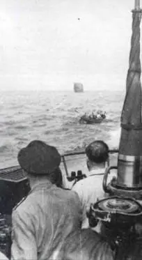 Экипаж U57I наблюдает за последними мгновениями транспорта На этой лодке - фото 65