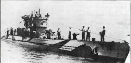 Действующая в Северной Атлантике U 565 несет типичный германский камуфляж - фото 67