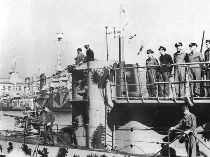 U596 одна из лодок базировавшейся в ЛаСпеции 29й подводной флотилии - фото 81