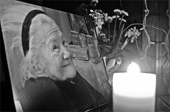 Ирена Сендлер в возрасте 98 лет за неделю до смерти во время последней - фото 20