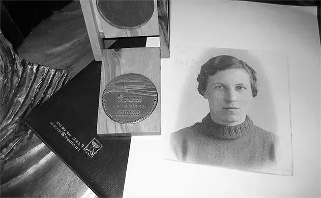 Соратница и лучшая подруга Ирены Ядвига Яга Пиотровска Рядом с фотографией - фото 21