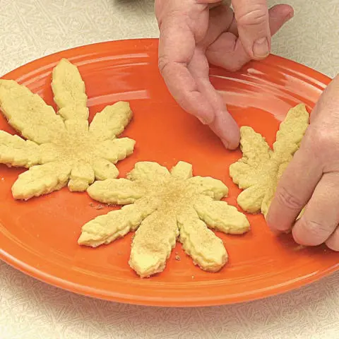 Marijuana Leaf Sugar Cookies These tasty treats can be made in a snap Add - фото 92