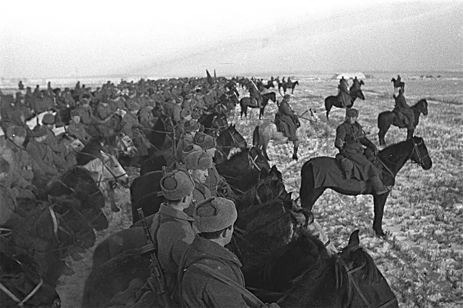 Кавалеристы корпуса генерала П Белова Определенную помощь соединениям Белова - фото 34