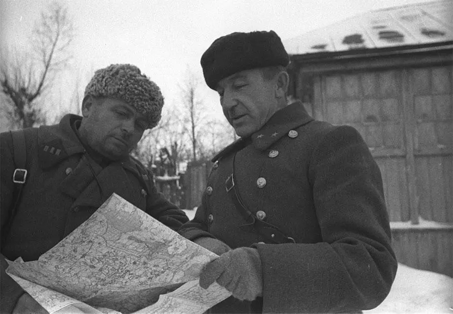 Генерал П Белов обсуждает план предстоящей операции Разумеется командование - фото 35