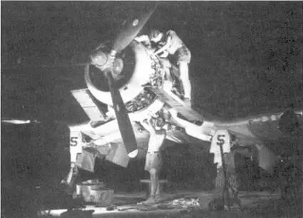 Ремонт самолета F4U1A Bu 17656 с бортовым номером 5 Бугенвилль 8 марта - фото 111
