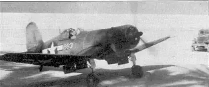 Истребитель F4U1A В и 17883 с бортовым номером 883 на нем часто летали - фото 67