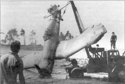 На самолете F4U1 с бортовом номером 576 и собственным именем Murines - фото 70