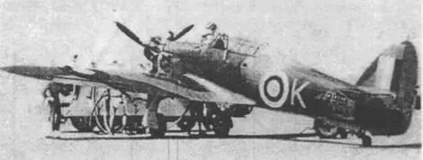 Сверху вниз ХаррикейнНВ Z2961К принадлежащий 185 эскадрильи RAF в ходе - фото 28