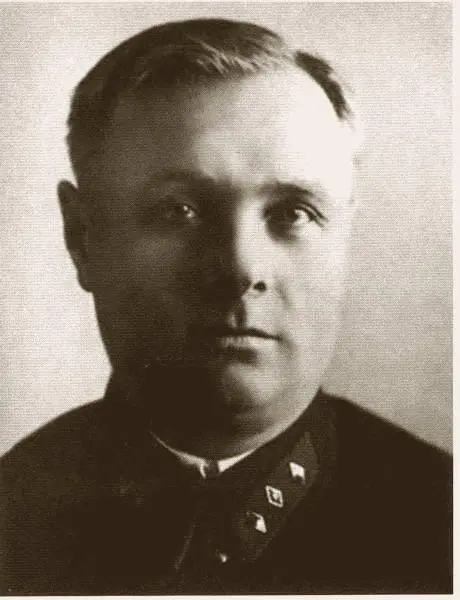 К А Мерецков начальник штаба ОКДВА 1935 г К А Мерецков идет второй - фото 23
