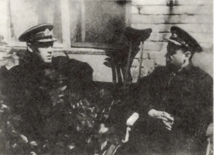 Нарком ВМФ НГ Кузнецов в госпитале у адмирала ИС Исакова Тбилиси 31 марта - фото 17
