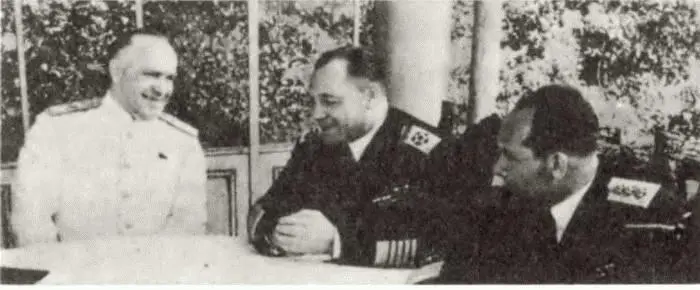 Потсдам 1945 г Г К Жуков Н Г Кузнецов А И Антонов и др В похо - фото 27