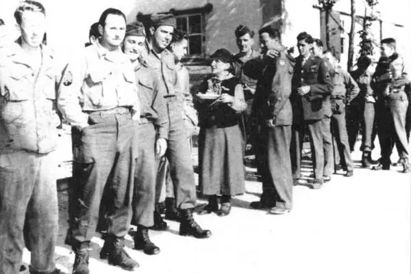 Посещение солдат в оккупированной Германии 1945 г С - фото 33
