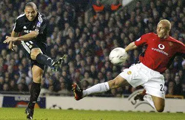 The Brazilian Ronaldo was given a standing ovation after his Old Trafford - фото 103