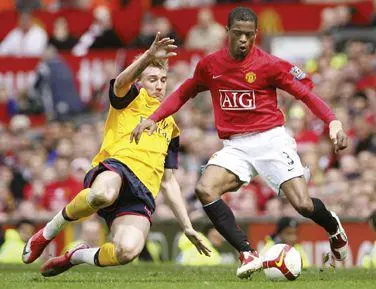 Leftbacks are like rare birds But we had one of the best in Patrice Evra a - фото 131