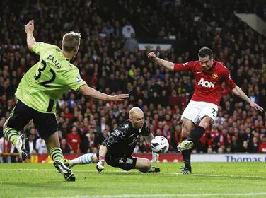 The final ingredient Robin van Persies hattrick against Aston Villa secured - фото 154