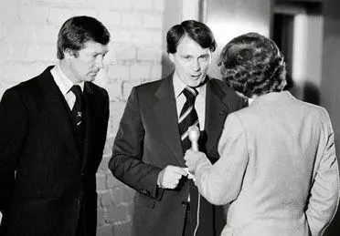 Bobby Robson had great charisma We take turns with the media after a 1981 UEFA - фото 88