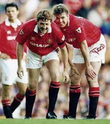The banter always flowed between Steve Bruce left and Gary Pallister But - фото 98