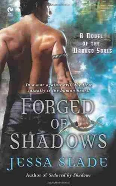 Jessa Slade Forged of Shadows обложка книги