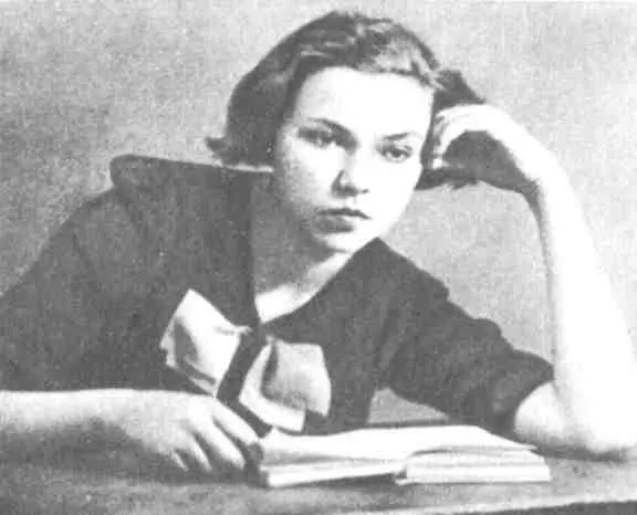 Герой Советского Союза Колесова Л Ф 1940 г Спрогис А К 1944 г - фото 13