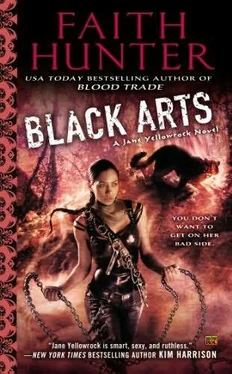 Faith Hunter Black Arts обложка книги