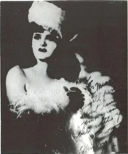 This is Murry Pickford and her Royal Canadian Doves They were really white - фото 14