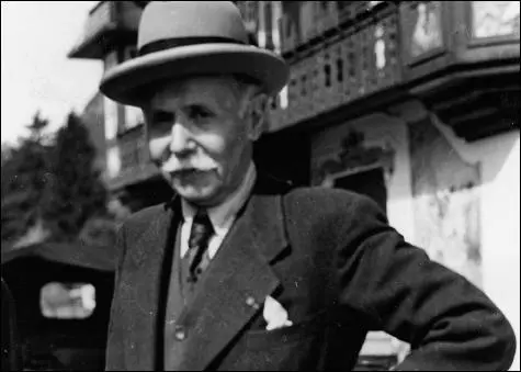 Though Michel Clemenceau had been a longtime admirer of Pétain he became an - фото 17