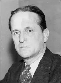 Until his arrest by the Gestapo in 1943 François de La Rocque had been a key - фото 18