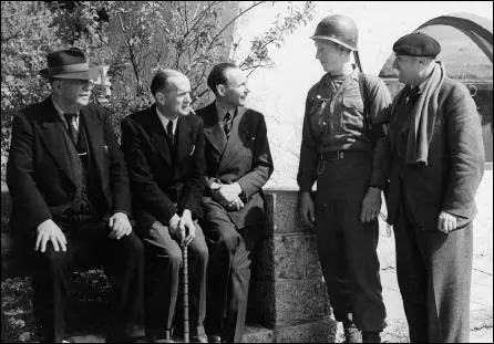 A Seventh Army military policeman chats with from left Léon Jouhaux - фото 30