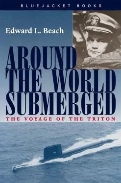 Edward Beach Around the World Submerged обложка книги