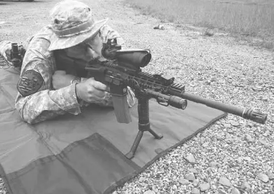The survival AR15 is distinctly different than one set up for dynamic entry - фото 23