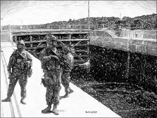 Checking out the canal locks Chapter 9 The must have pushed the sounds to us - фото 5