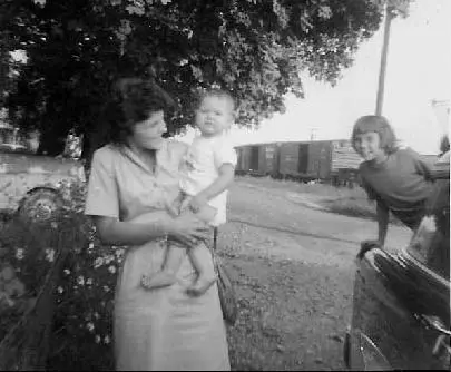 My Aunt Shirley who took me in I love her so much Thats me on the right - фото 14