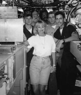 A pit stop during my dancing days with the crew of the USS Honolulu On the - фото 75