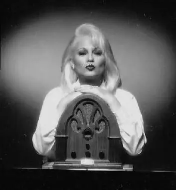 On the radio Literally I smoke Dont hate me Chicago nights with my - фото 90