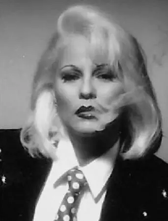 I smoke Dont hate me Chicago nights with my hairdresser Ronnie Webber 45 - фото 91