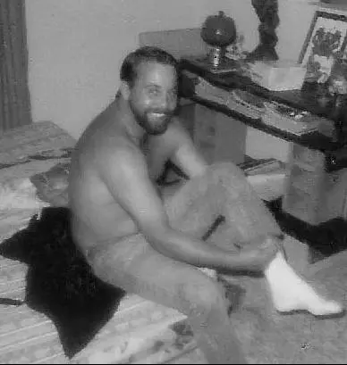 My brother Ray My mother Gotta love the beehive With my Uncle Hardy the - фото 96
